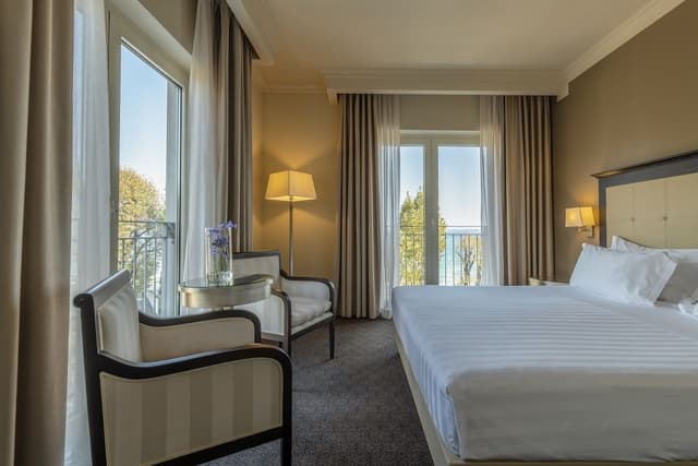 Suite, Balcony, Lake View