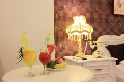 Honeymoon Suite