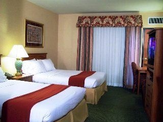 Holiday Inn Express & Suites Elk Grove East2