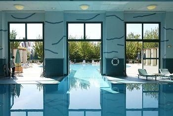 Disney's Newport Bay Club2