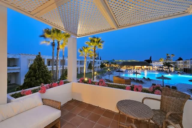 JUNIOR SUITE POOL VIEW
