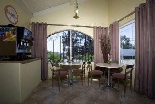 Howard Johnson East San Diego El Cajon4
