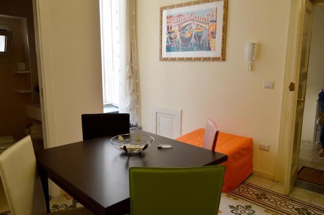 APARTMENT WITH KITCHENETTE