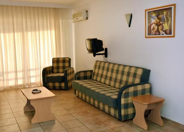 FAMILY ROOM STANDARD