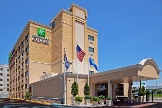 Holiday Inn Express LaGuardia4