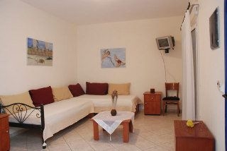 Prapas Apartments3