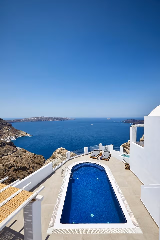 VILLA WITH PRIVATE POOL