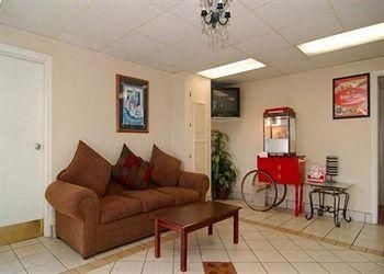 Econo Lodge Inn & Suites East1