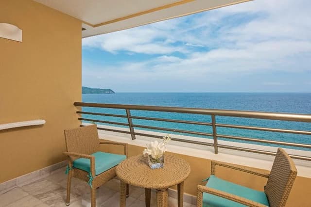 JUNIOR SUITE OCEAN FRONT