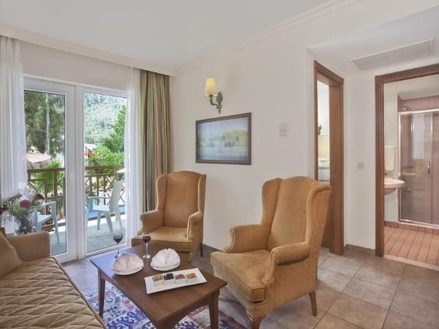 FAMILY ROOM STANDARD