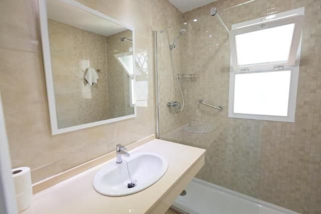 APARTMENT CAPACITY 6 THREE BEDROOM