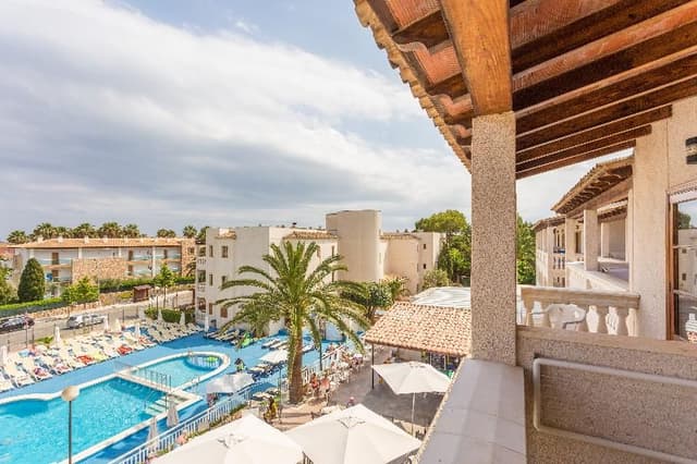 APARTMENT POOL VIEW
