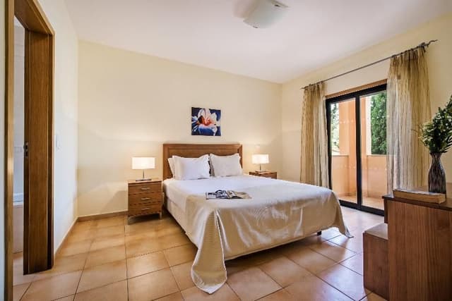 APARTMENT THREE BEDROOMS