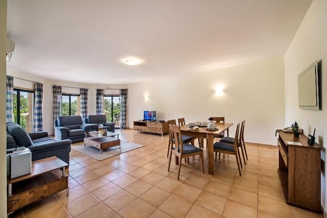 APARTMENT THREE BEDROOMS