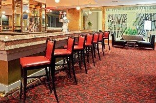 La Guardia Plaza Hotel4