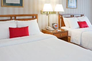 La Guardia Plaza Hotel1