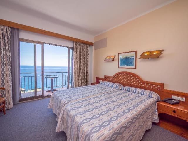 DOUBLE SINGLE USE SEA VIEW