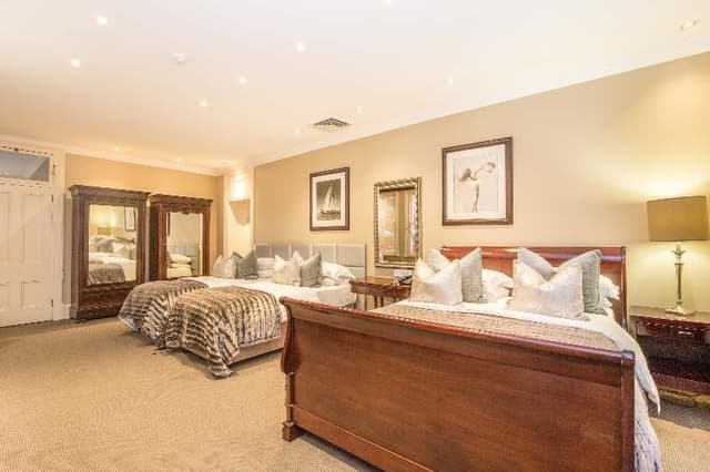 FAMILY ROOM STANDARD