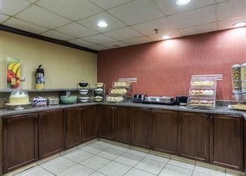 Quality Inn Executive Park3