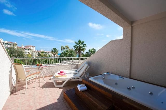 DOUBLE WITH JACUZZI