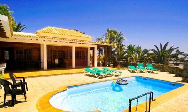 VILLA CAPACITY 8 TWO BEDROOMS