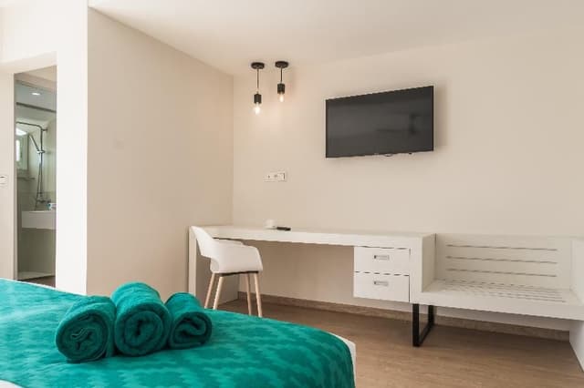 SUITE TWO BEDROOMS