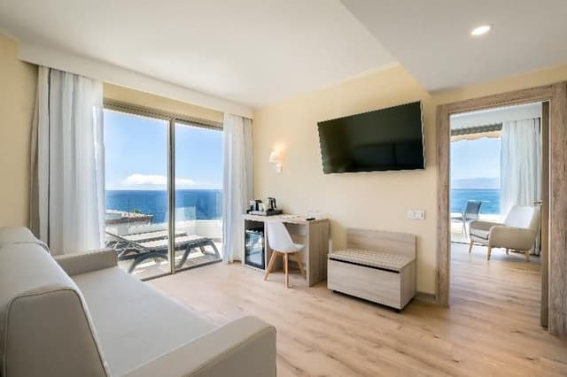 TRIPLE SEA VIEW
