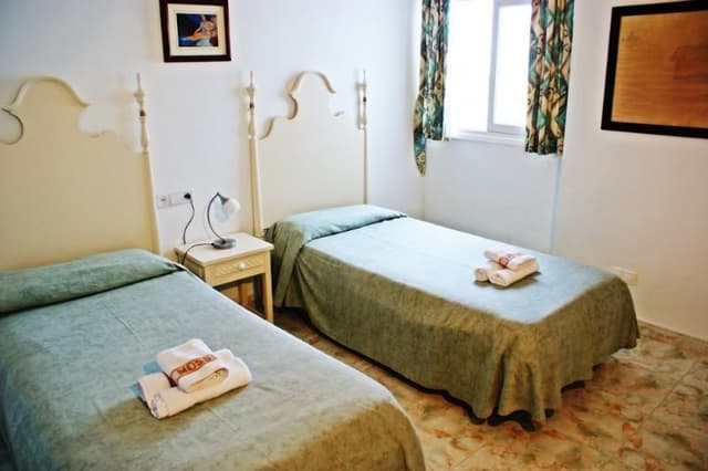 APARTMENT CAPACITY 8 THREE BEDROOMS