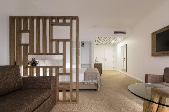 SUITE CAPACITY 2