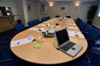 Holiday Inn Express London - Luton Airport Holiday Inn Express London - Luton Airport