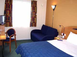 Holiday Inn Express London - Luton Airport Holiday Inn Express London - Luton Airport