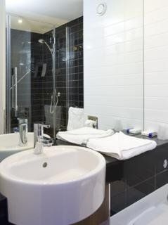 Holiday Inn Express Leeds East0