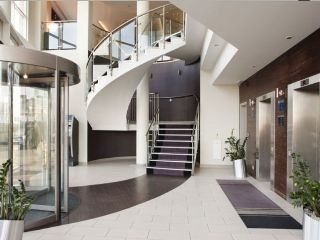 Holiday Inn Express L. Greenwich1