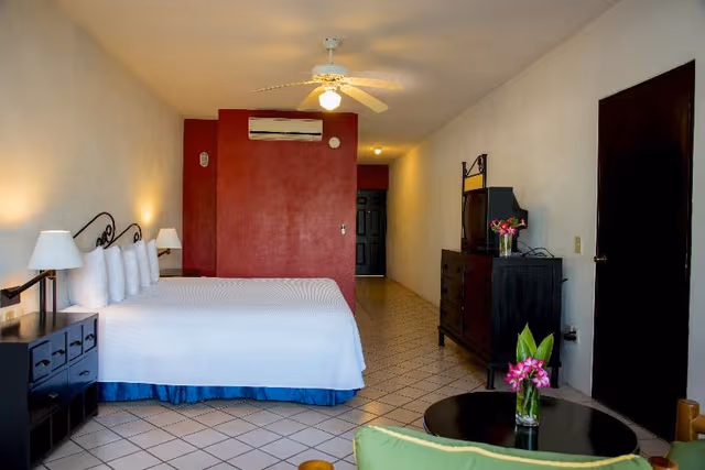STUDIO KING SIZE BED