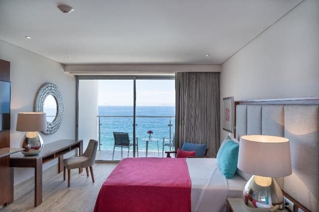 DOUBLE DELUXE OCEAN FRONT