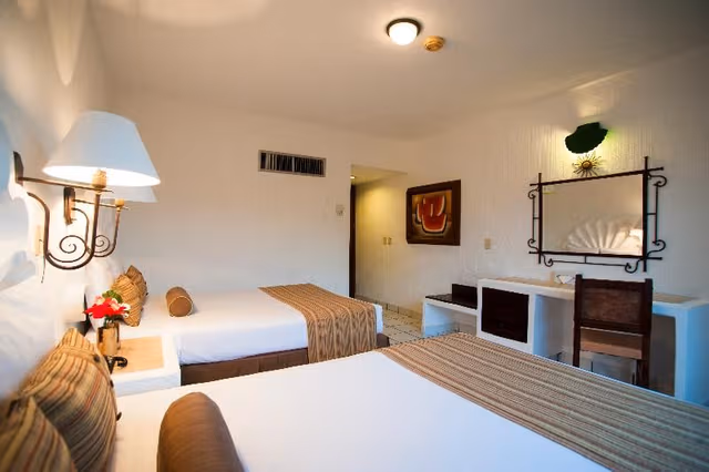 DOUBLE GARDEN VIEW TWO QUEEN BEDS