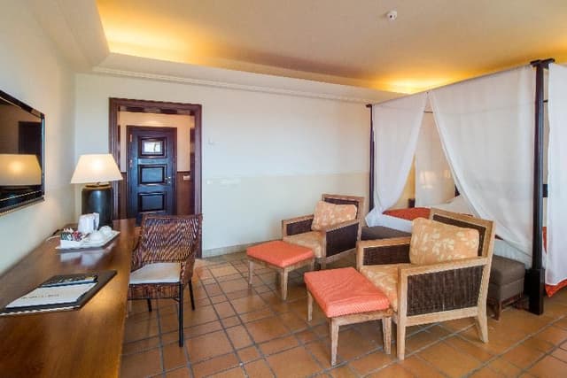 VILLA WITH JACUZZI