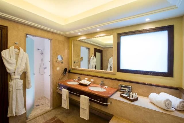 VILLA WITH JACUZZI