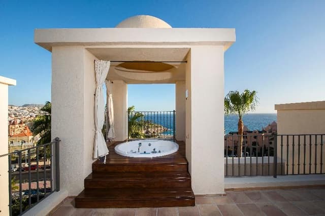 VILLA WITH JACUZZI