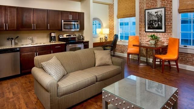 SUITE RUN OF HOUSE