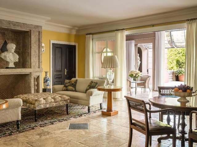 FAMILY ROOM CONNECTING ROOM