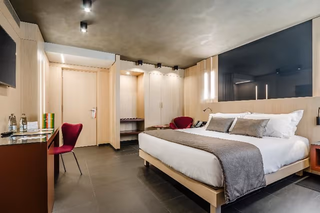 DOUBLE PREMIUM KING BED