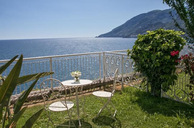 DOUBLE GARDEN VIEW