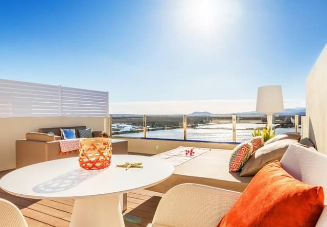 APARTMENT WITH TERRACE