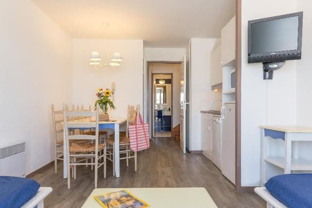 APARTMENT CAPACITY 7 TWO BEDROOMS