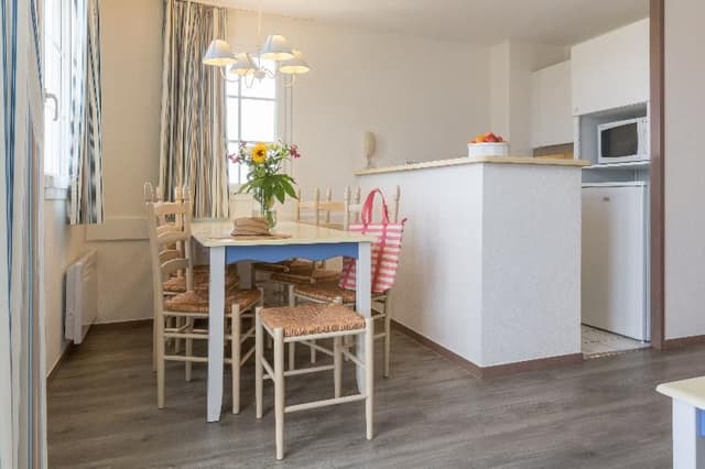 APARTMENT CAPACITY 6 TWO BEDROOMS