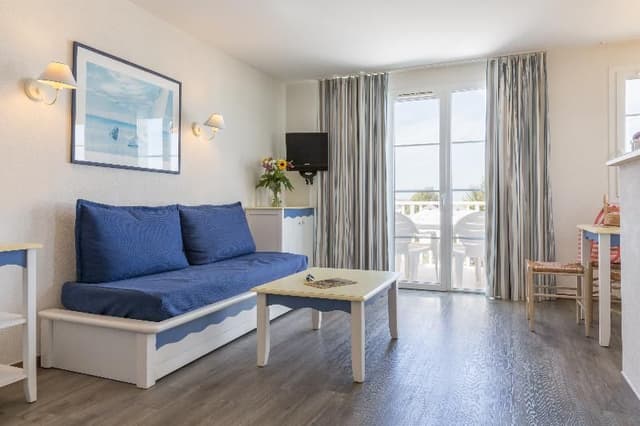 APARTMENT CAPACITY 6 TWO BEDROOMS