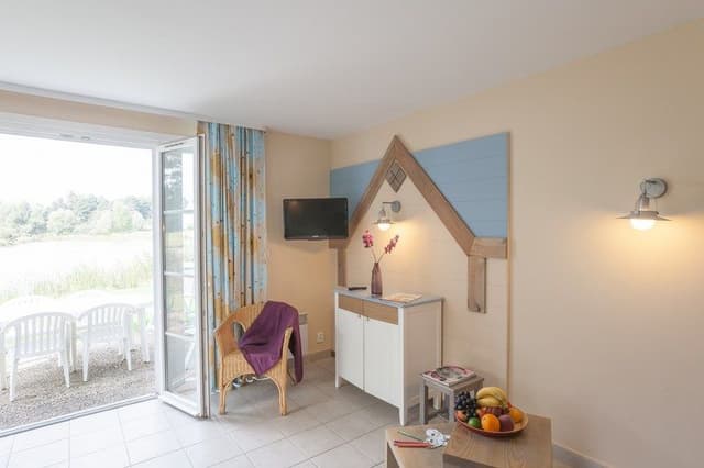HOUSE CAPACITY 8 THREE BEDROOMS