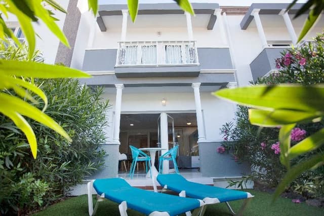 APARTMENT GARDEN VIEW