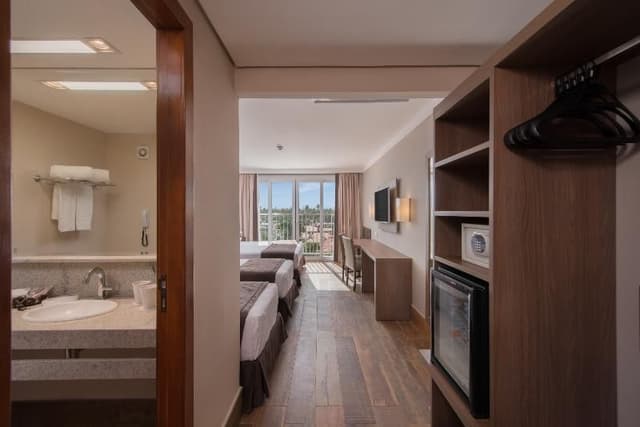 FAMILY ROOM THREE BEDS